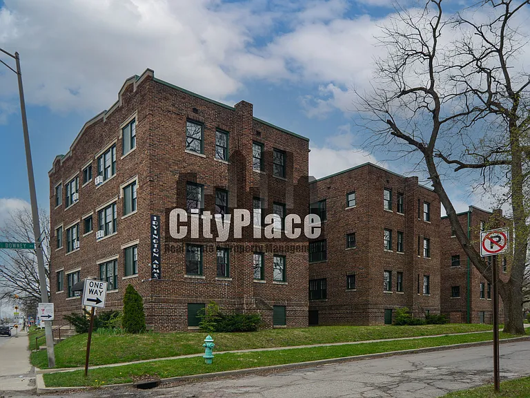5345 E Washington St #14 — Photo 2