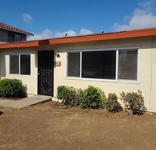 934 Emory St — Photo 2