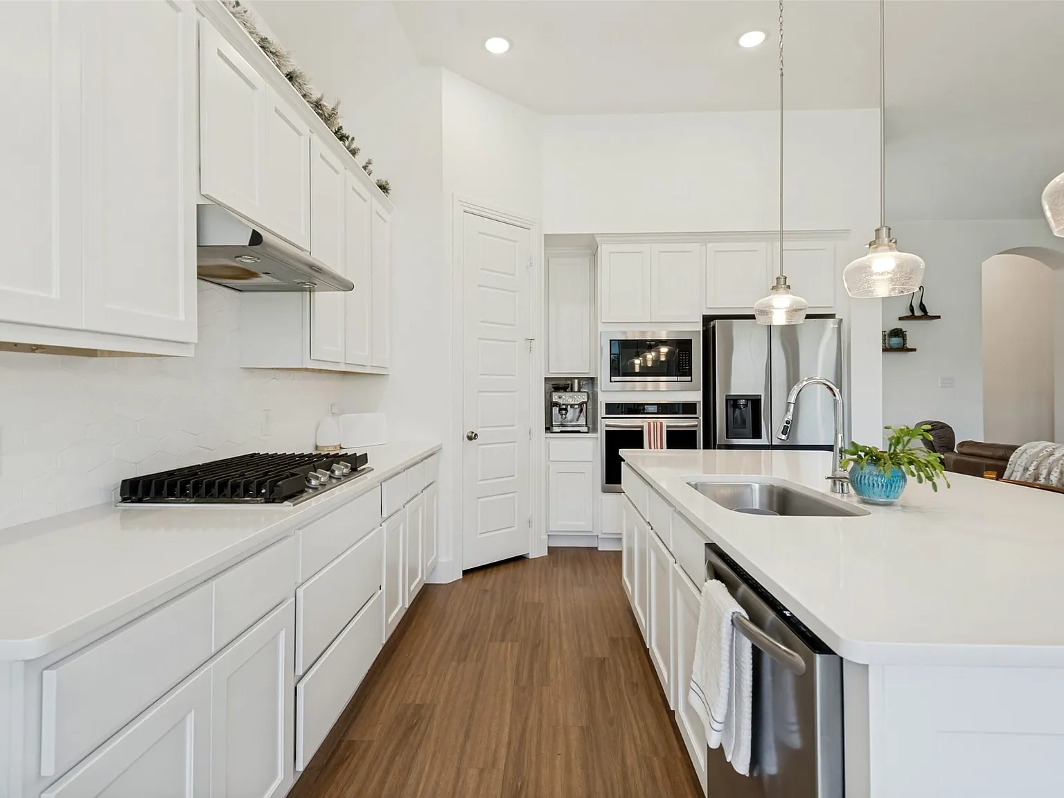 4 bed, 3.5 bath, 2888 sqft, $3,000 — Photo 3