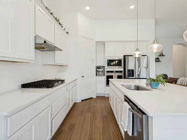 1624 Seminole Dr — Photo 3