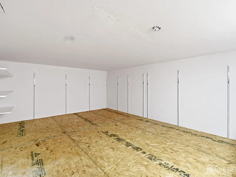 105 Pearce Ln S — Photo 4
