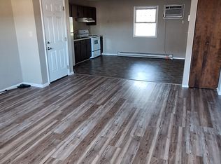 1601 9th St #3, Charleston, IL 61920