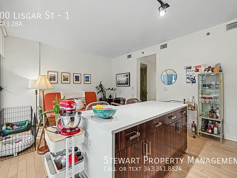 300 Lisgar St #1 — Photo 5