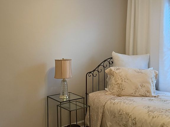 4th image of 431 Orchard Dr APT 1