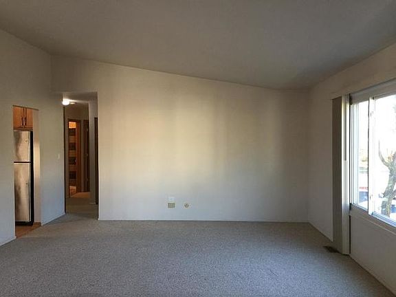 5th image of 1115 Eisenhower Ct #0