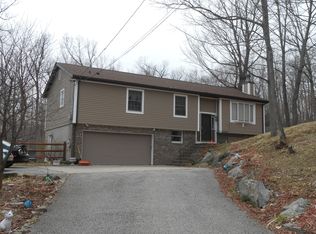 8 Hubert Dr, Highland Lakes, NJ 07422