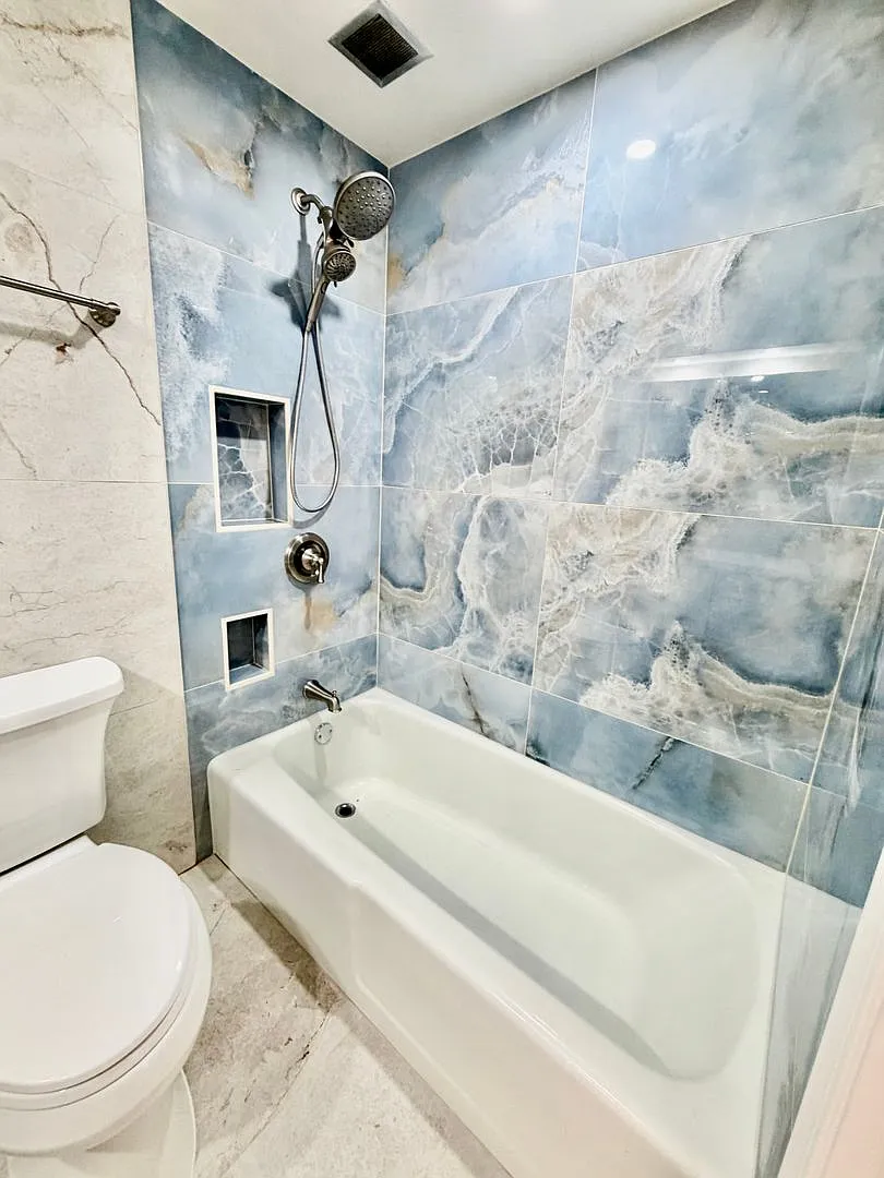 Available Now: A fully renovated 2 Bedroom, 2 bathroom condo with 1 assigned parking at Harbor Sq... — Photo 2