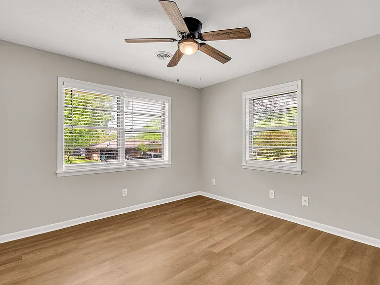 2507 Buckner Ave — Photo 9