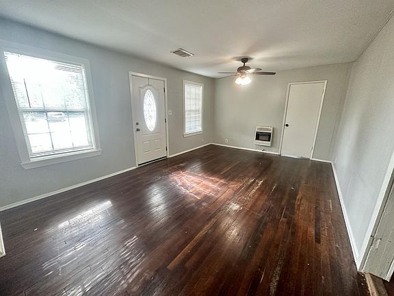 3rd image of 1008 Peak St
