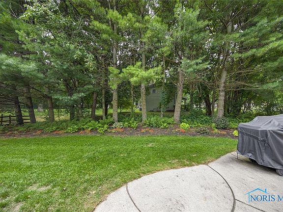 3rd image of 7518 Hollow Creek Dr