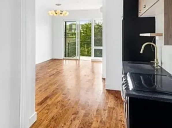 133 Brown Place image 3 of 11