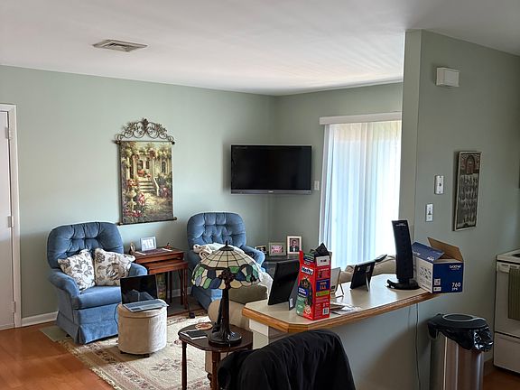3rd image of 502 Westbourne Dr APT 4