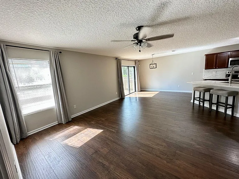 1760 Lake Shore Blvd — Photo 16