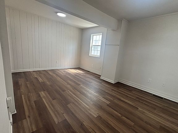 4th image of 695 Fitzwater St