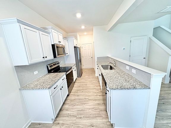 4th image of 109 Luna Ln