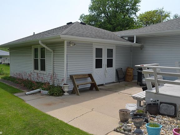 3rd image of 2606 Marilyn Rd