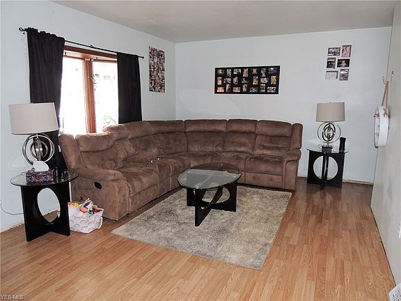 2nd image of 1533 Cedar Ln
