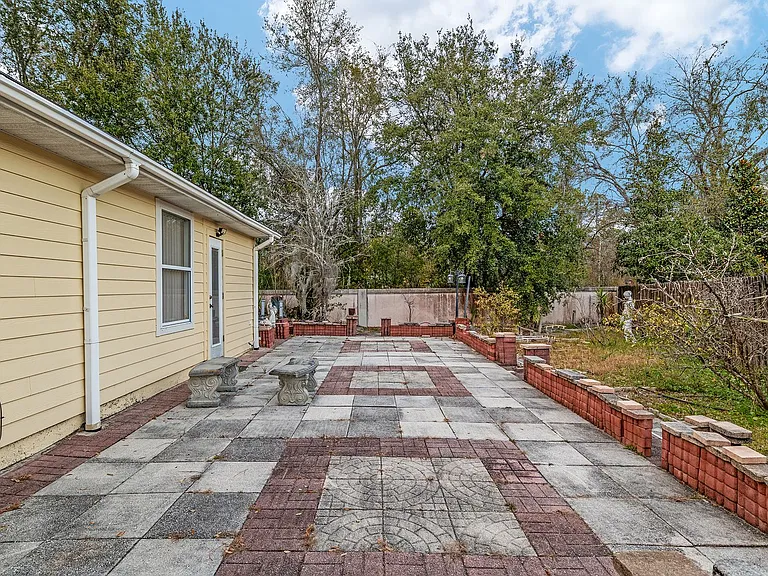2114 NW 52nd Pl — Photo 32