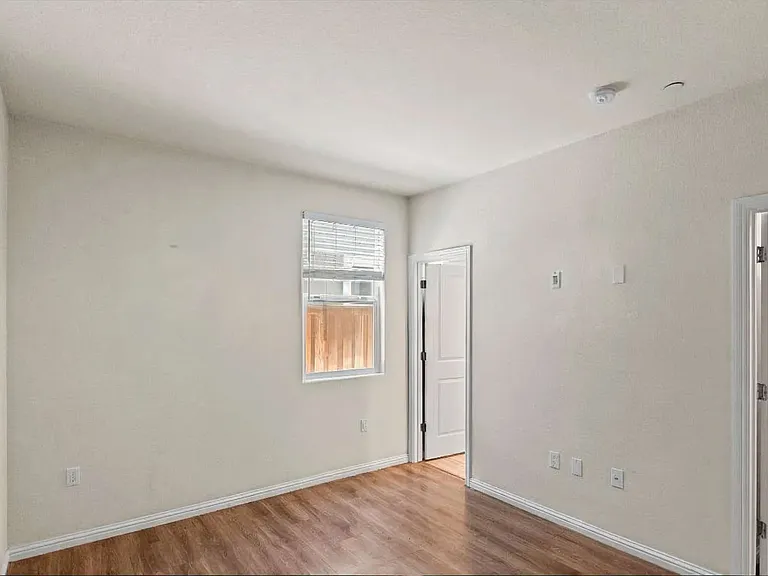 395 Princess Way — Photo 8