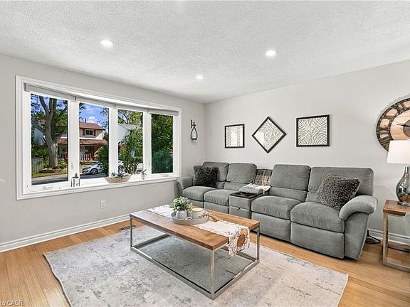 4th image of 12 Glamis Ct