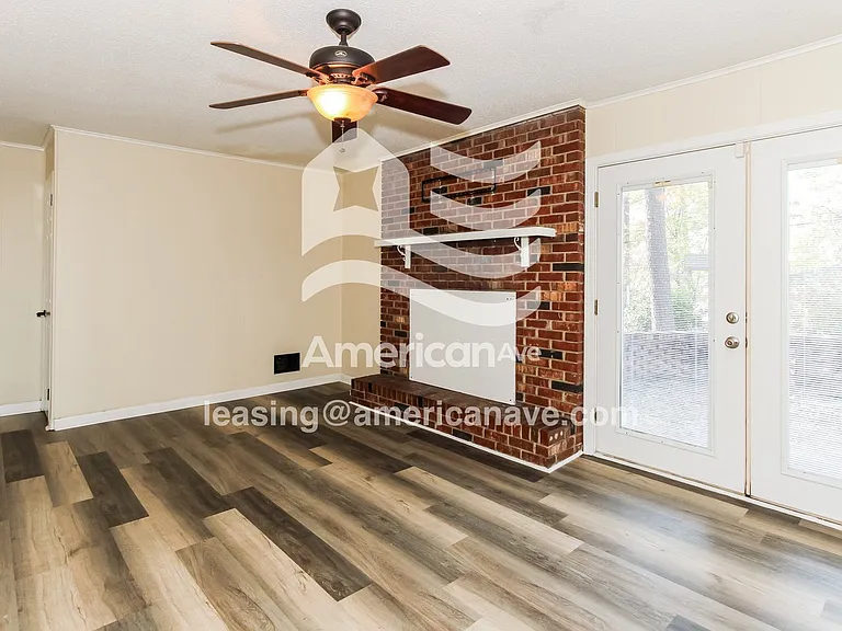 1632_008_family_room_8.jpg