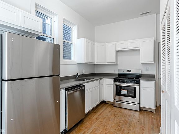 3rd image of 1515 N Rockwell St #2E