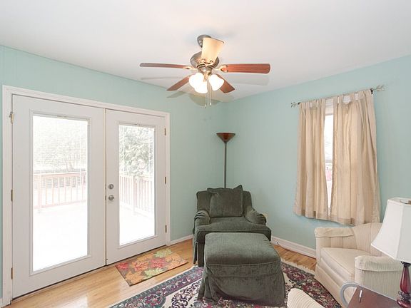 5th image of 24 Saratoga Dr
