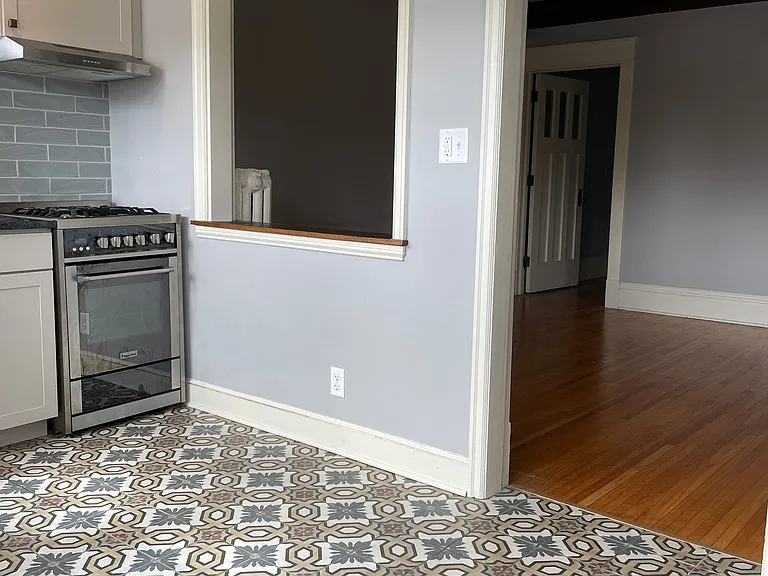 833 Grand Apartments — Photo 24