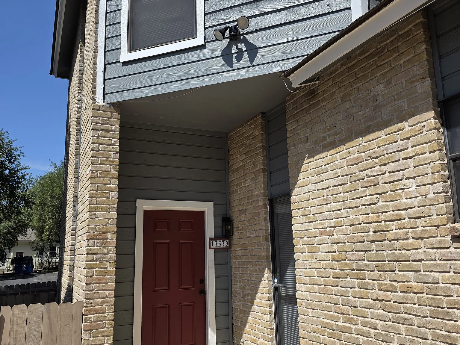 3 bed, $1,650 — Photo 1