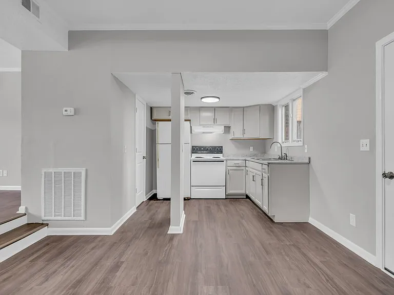 400 Forrest Blvd #13 — Photo 6