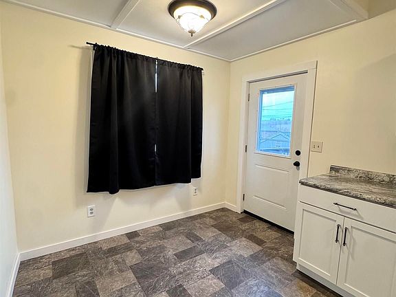 4th image of 601 Washington St