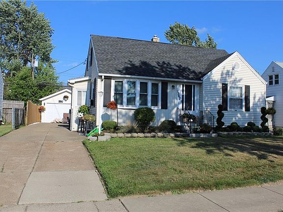 2nd image of 1567 Parker Blvd