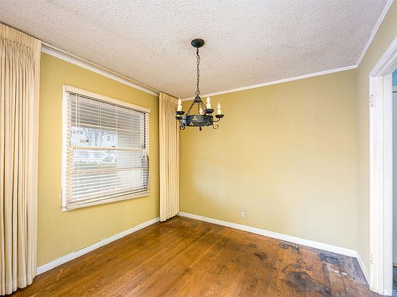 5th image of 1019 E Poplar Ave
