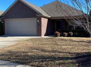 2652 N Miranda Ave, Fayetteville, AR 72703