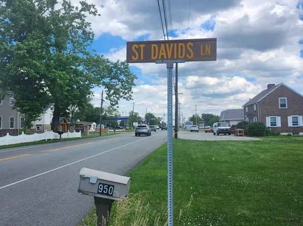950 Saint Davids Ln, Norristown, PA 19403