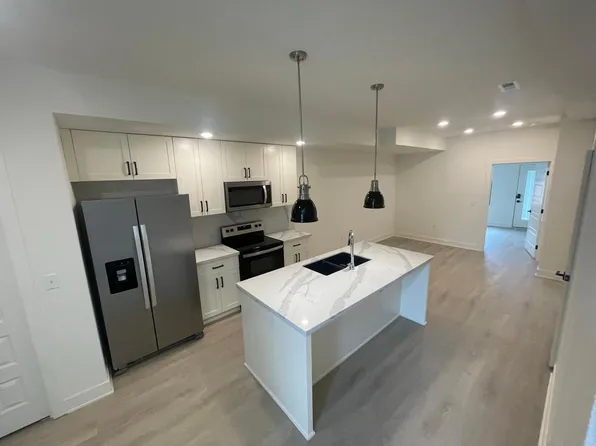 322 N Conway St, Raymore, MO 64083