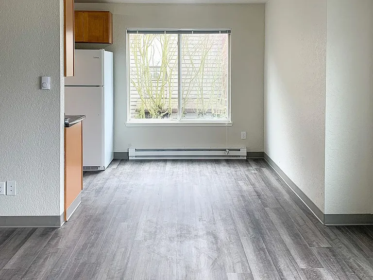 Ed John Apartments — Photo 2