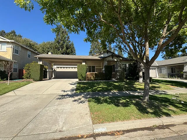 3 bed, 2043 sqft, $2,700 — Photo 1