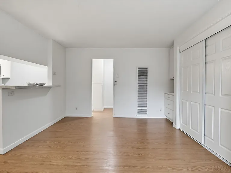 Palms Apartments — Photo 7