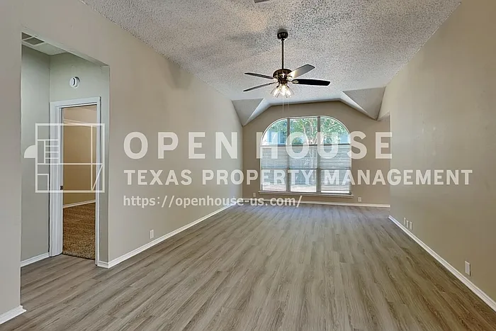 3 bed, 2.0 bath, 1768 sqft, $2,325 — Photo 3