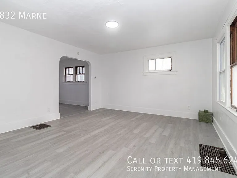 1832 Marne Ave — Photo 4