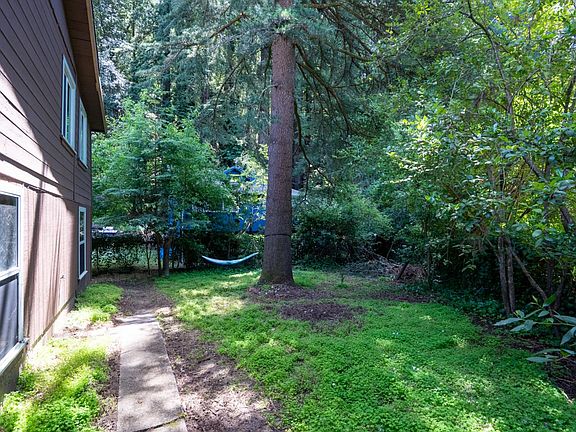 3rd image of 10711 Grays Ct