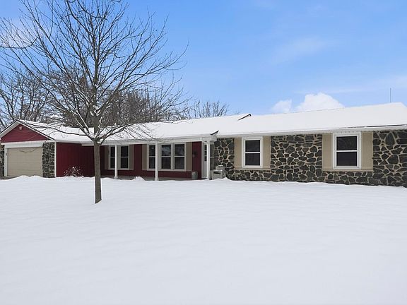 3rd image of 9928 Berkshire Ln