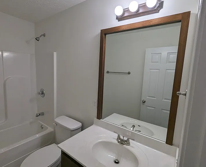 584 Douglas Ln — Photo 12