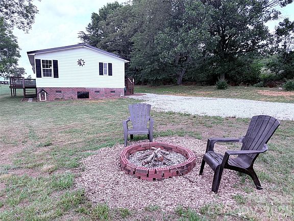 4th image of 33 Honeysuckle Ln
