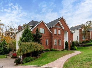 3 Beacon Hill Rd, Florham Park, NJ 07932