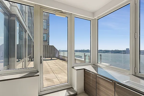 Sold by BLU Real Estate | media 8