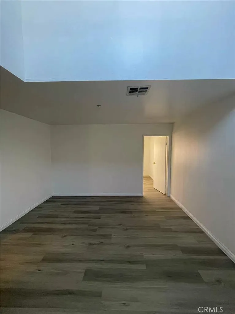 3 bed, 2.5 bath, 1350 sqft, $3,200 — Photo 3