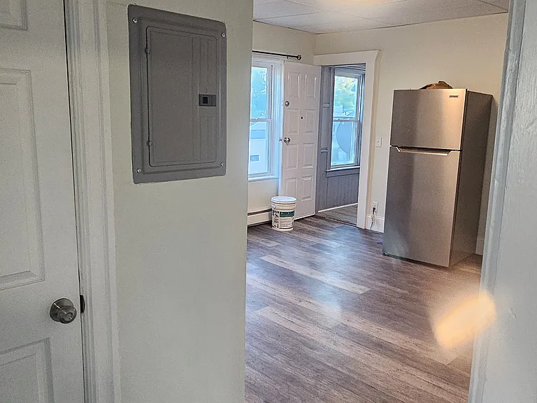 838-844 Lonsdale Ave #3 — Photo 5