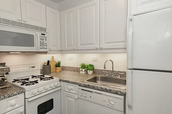 Rented by Stonehenge NYC LLC | media 3